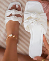Bow beach flip flop sandals