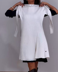 Simple solid color pit round neck dress