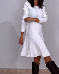 Simple solid color pit round neck dress